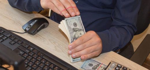 how much does a computer support specialist earn?